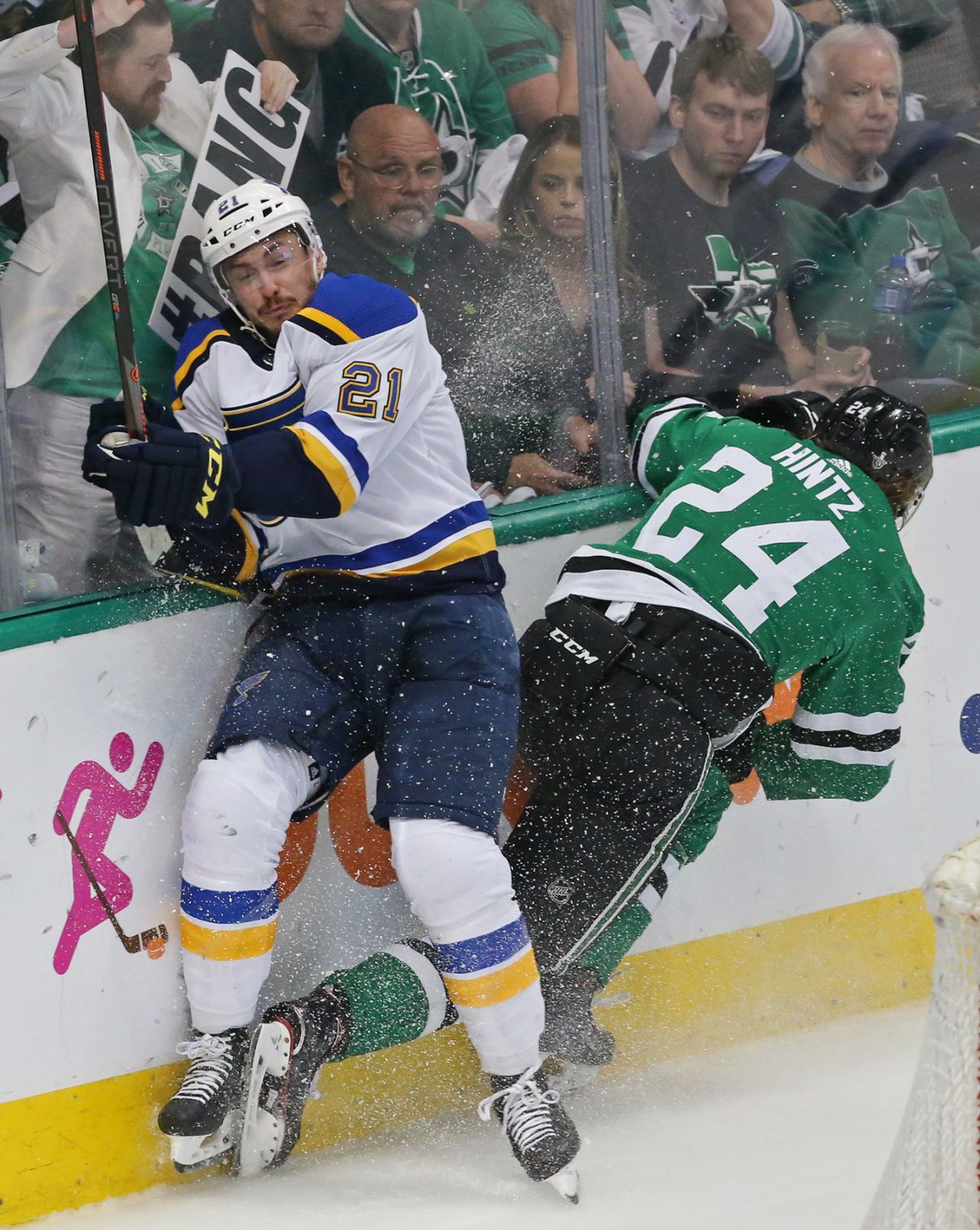 Blues and Stars play in Game 6 of the playoffs